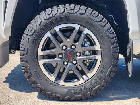 Used 2025 Toyota Tacoma TRD Sport AWD/4WD image 11