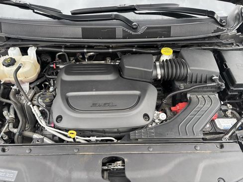 Used 2025 Chrysler Pacifica Limited FWD image 31