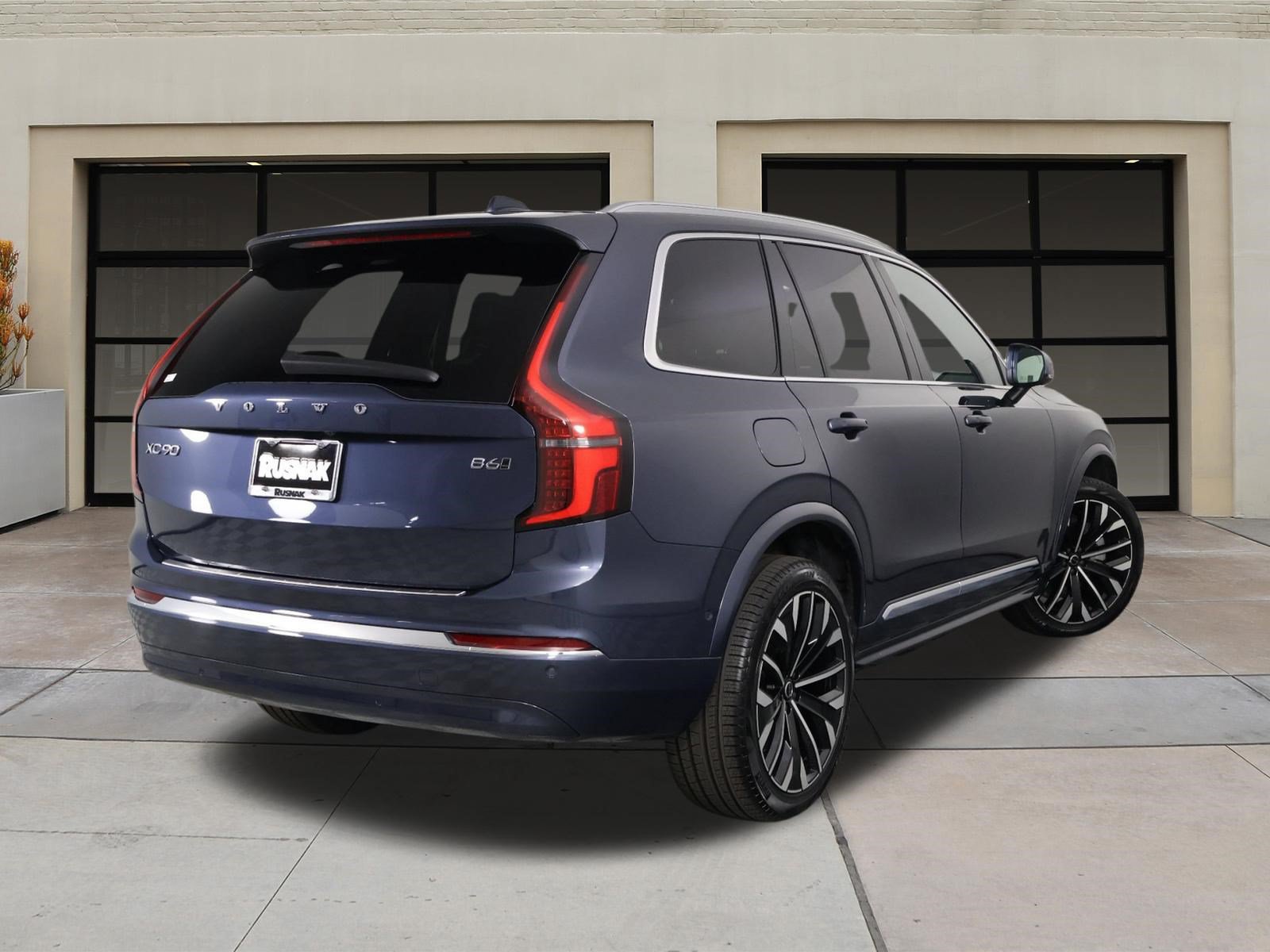 Used 2026 Volvo XC90 B6 Plus w/ Protection Package AWD/4WD image 4
