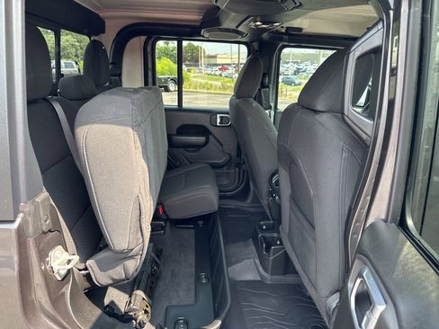 Used 2023 Jeep Gladiator Willys image 18
