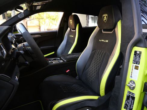 Used 2024 Lamborghini Urus Performante AWD/4WD image 33