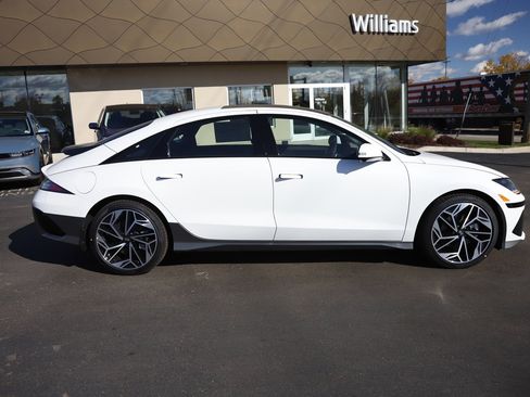 New 2025 Hyundai Ioniq 6 Limited image 2