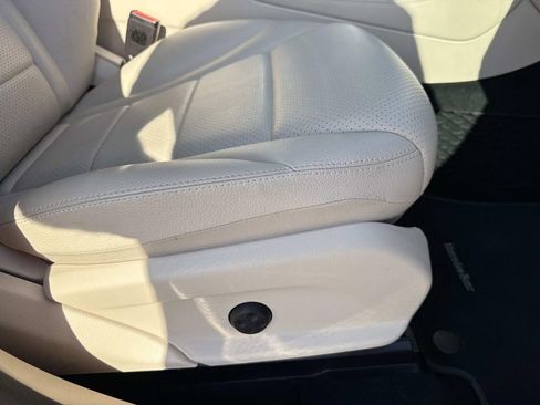 Used 2020 Mercedes-Benz GLC 300 4MATIC image 12