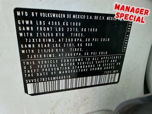 Used 2025 Volkswagen Taos SE FWD image 29