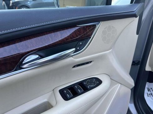 Used 2017 Cadillac XT5 Luxury w/ Driver Awareness Package image 16