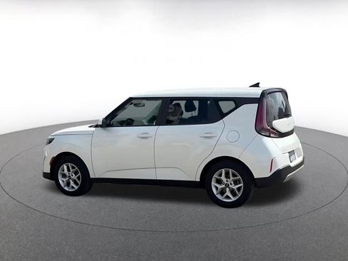 Used 2025 Kia Soul LX w/ LX Technology Package image 10
