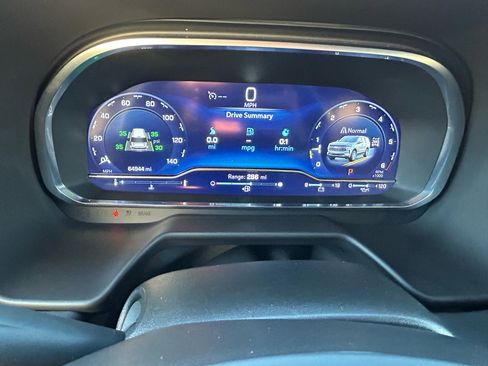 Used 2024 Chevrolet Suburban LT image 14