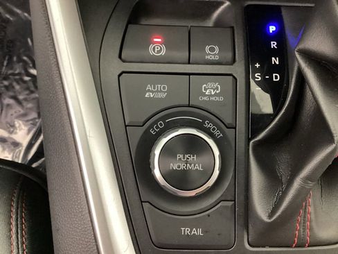 Used 2023 Toyota RAV4 SE w/ Weather & Moonroof Package AWD/4WD image 27