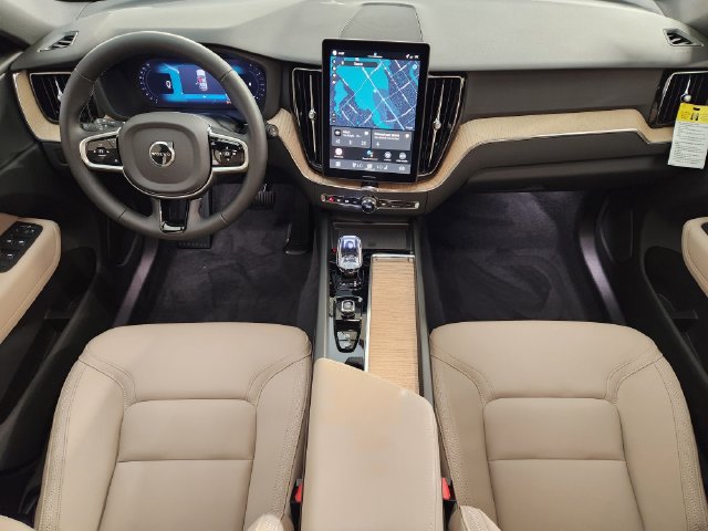 Used 2026 Volvo XC60 B5 Plus w/ Protection Package Premier AWD/4WD image 4