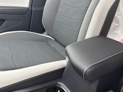 New 2026 Volkswagen Taos SE image 25