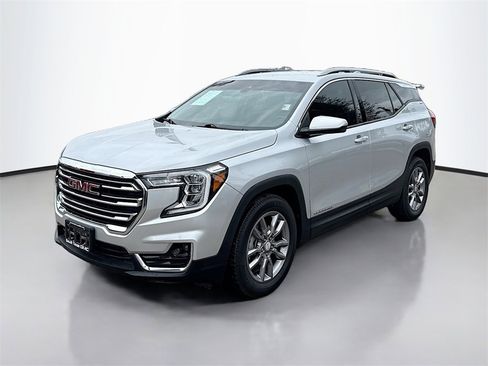 Used 2022 GMC Terrain SLT w/ Infotainment Package II image 3