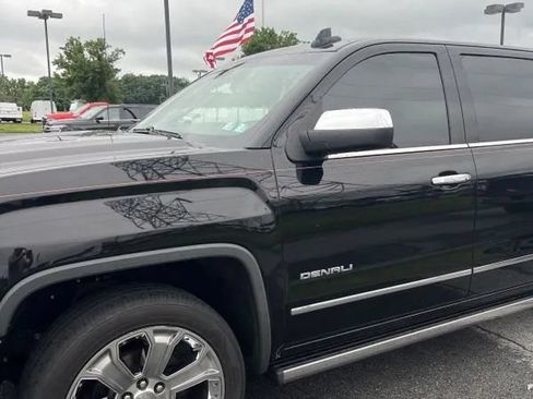 Used 2017 GMC Sierra 1500 Denali w/ Denali Ultimate Package AWD/4WD image 2