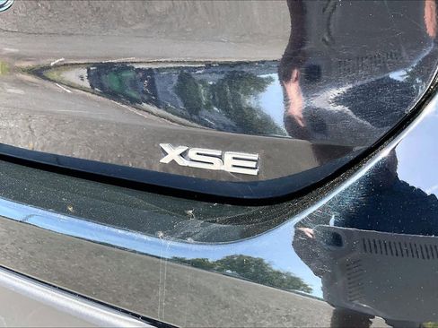 Used 2024 Toyota Highlander XSE FWD image 10
