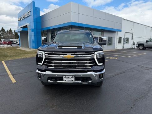 Used 2024 Chevrolet Silverado 2500 LTZ w/ LTZ Convenience Package AWD/4WD image 2