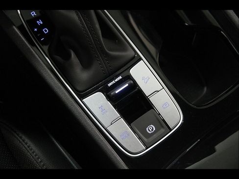 Certified 2025 Hyundai Santa Cruz Limited AWD/4WD image 18
