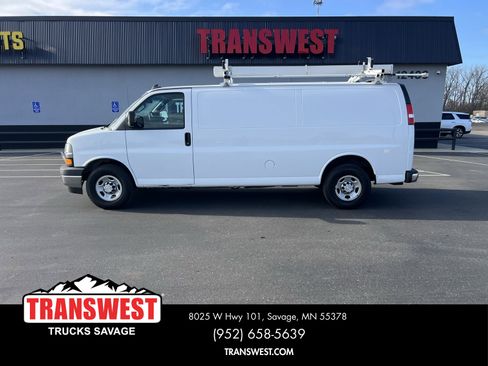 Used 2018 Chevrolet Express 3500 Extended w/ Driver Convenience Package image 13