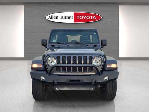 Used 2021 Jeep Wrangler Unlimited Sahara image 4