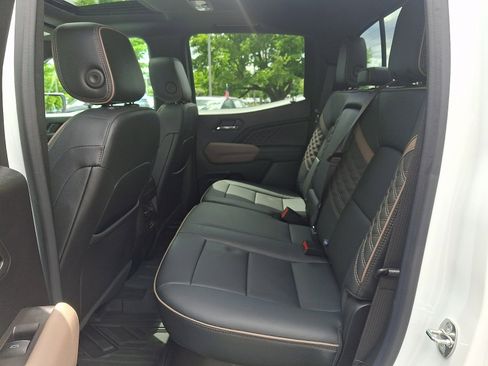 Used 2023 GMC Canyon Denali AWD/4WD image 10