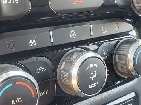 Used 2022 RAM 1500 Big Horn AWD/4WD image 25