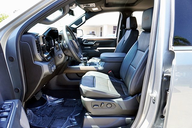 Used 2024 Chevrolet Silverado 1500 High Country w/ High Country Premium Package AWD/4WD image 23