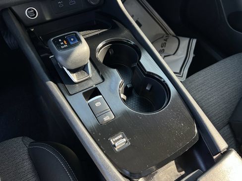 Used 2022 Nissan Rogue SV FWD image 17