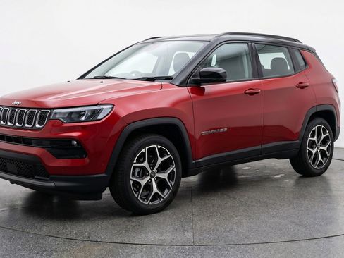 Used 2025 Jeep Compass Limited AWD/4WD image 3