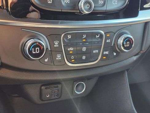 Used 2023 Chevrolet Traverse RS FWD image 8