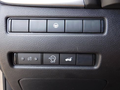 Used 2025 Nissan Rogue SV FWD image 26