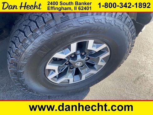 Used 2020 Toyota Tacoma SR image 4