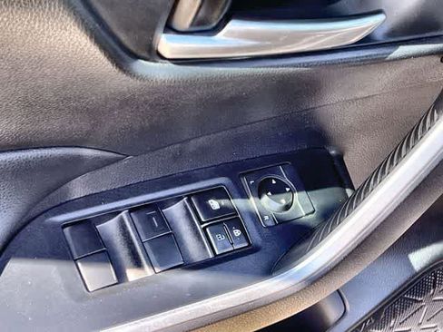 Used 2020 Toyota RAV4 XLE image 30