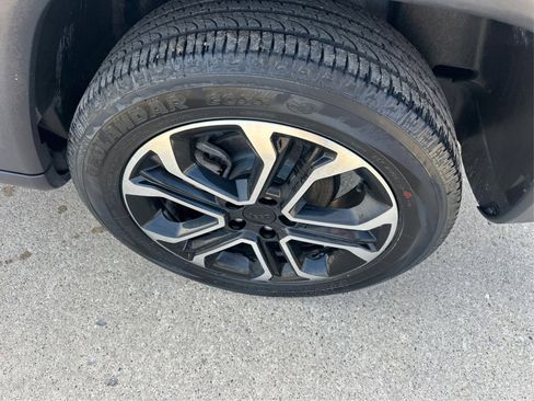 Used 2022 Jeep Compass Limited image 19