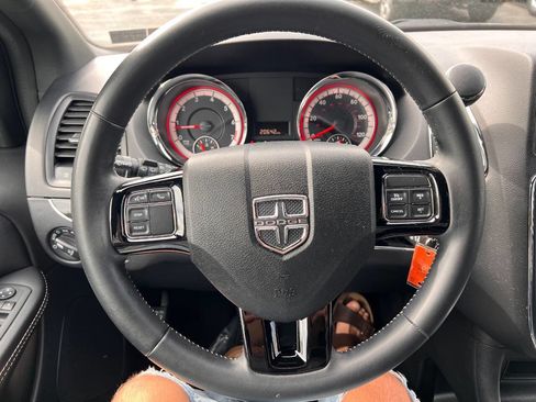 Used 2019 Dodge Grand Caravan SXT w/ Blacktop Package FWD image 15