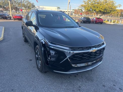 Used 2024 Chevrolet Trax LT w/ LT Convenience Package image 3