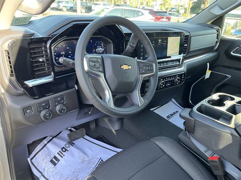 Used 2025 Chevrolet Silverado 1500 LT image 10