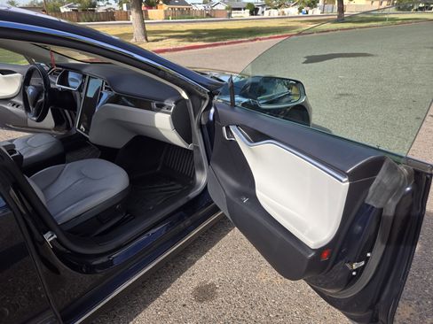 Used 2013 Tesla Model S image 20