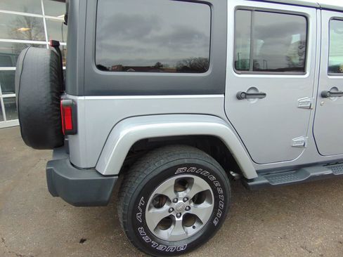 Used 2016 Jeep Wrangler Unlimited Sahara w/ Connectivity Group image 12