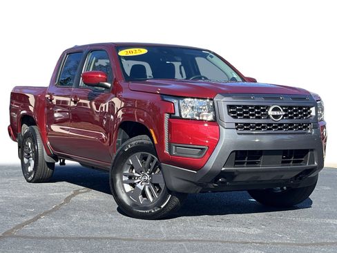 Used 2025 Nissan Frontier SV image 2