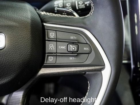 Used 2024 Jeep Grand Cherokee Limited w/ Luxury Tech Group II image 26