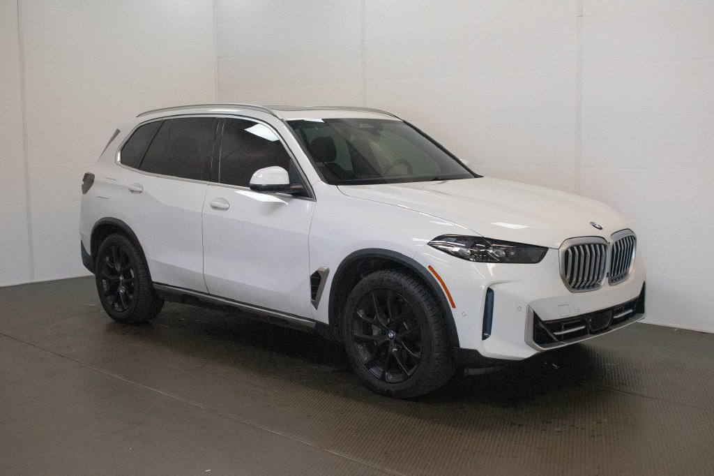 Used 2024 BMW X5 xDrive40i w/ Parking Assistance Package AWD/4WD image 1