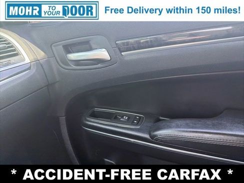 Used 2017 Chrysler 300 C RWD image 26
