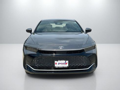 Used 2025 Toyota Crown Platinum AWD/4WD image 2
