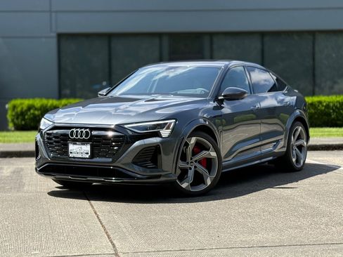 Used 2024 Audi SQ8 e-tron Prestige w/ Prestige Package AWD/4WD image 8