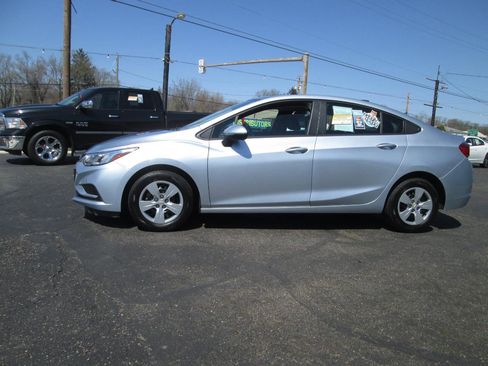 Used 2018 Chevrolet Cruze LS image 13