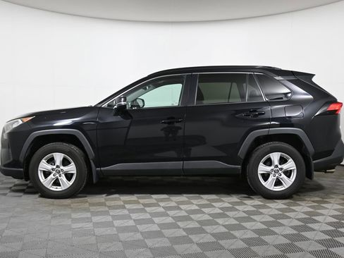 Used 2019 Toyota RAV4 XLE image 2