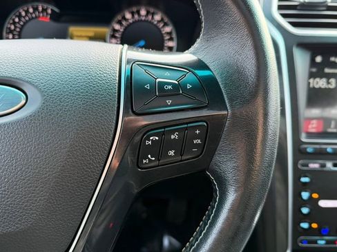 Used 2017 Ford Explorer Platinum image 19