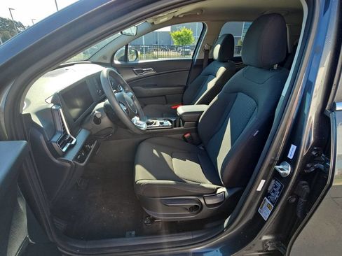 Used 2025 Kia Sportage LX FWD image 13