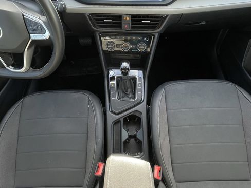 Used 2024 Volkswagen Taos SE image 19