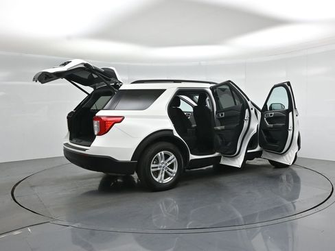 Certified 2023 Ford Explorer XLT RWD image 5