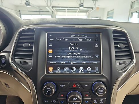 Used 2014 Jeep Grand Cherokee Limited w/ Luxury Group II AWD/4WD image 26