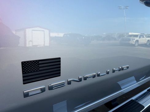 Used 2021 GMC Sierra 3500 Denali w/ Denali Ultimate Package AWD/4WD image 21